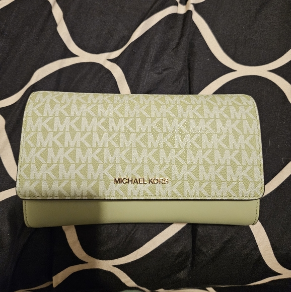 Michael kors crossbody wallet - Picture 1 of 8